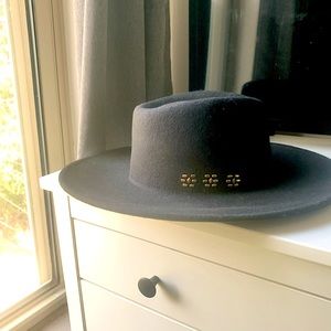Black Wide-Brimmed Hat
